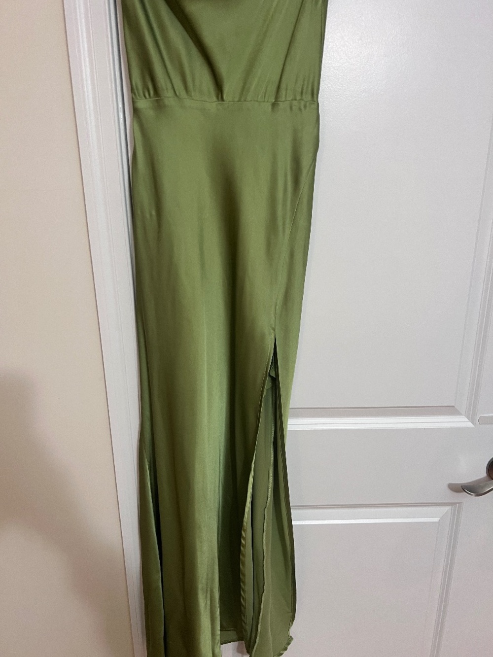 ASTR The Label Green Monroe Satin Off Shoulder Maxi Dress XS - Picture 8 of 10